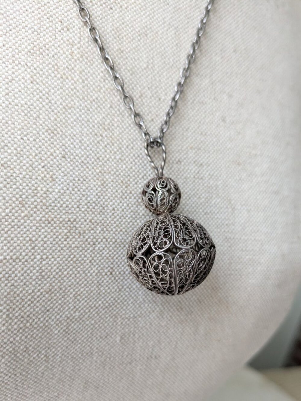 Vtg filigree metal work pendant